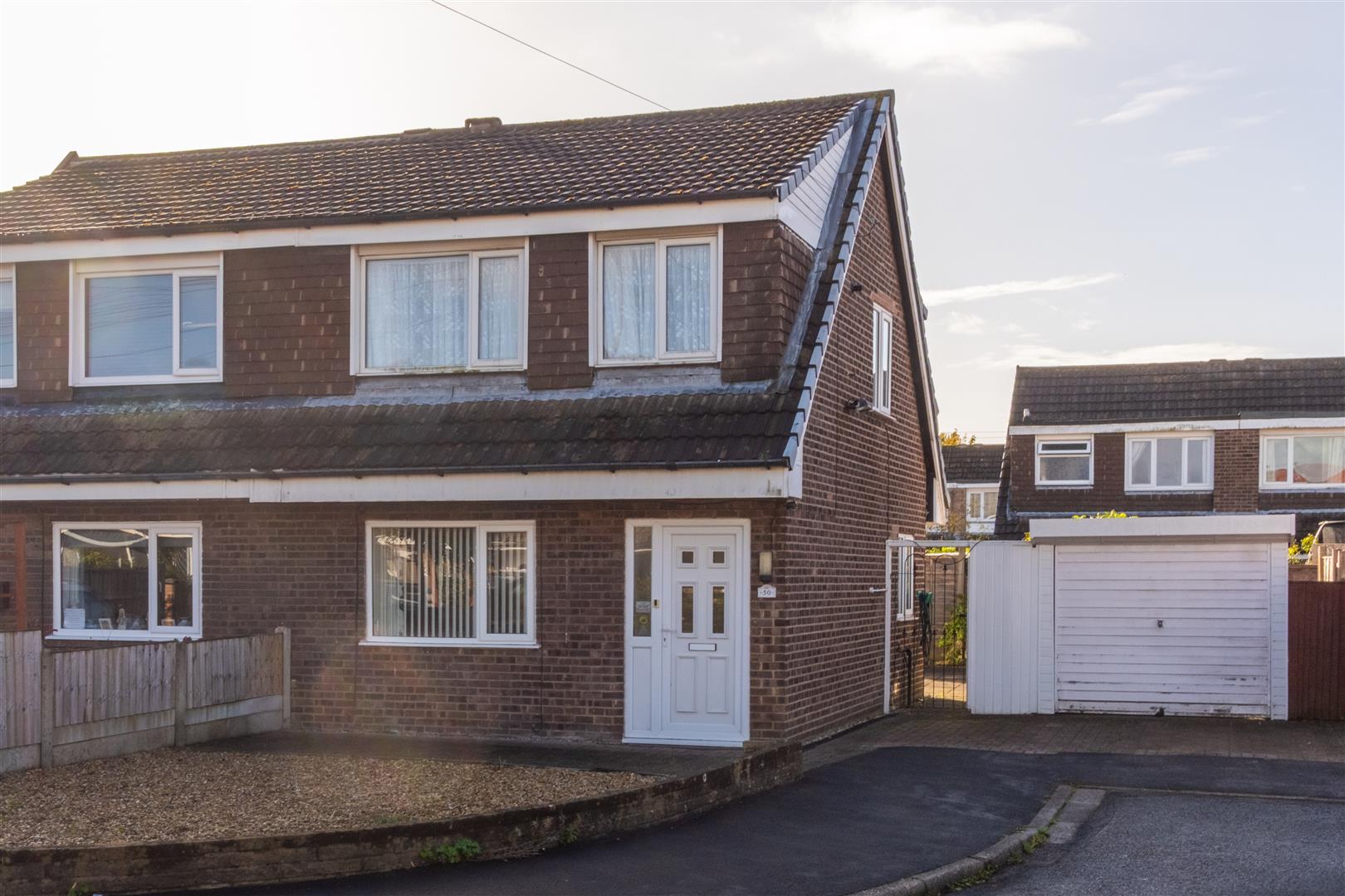 3 bed property in Hunters Road, Leyland